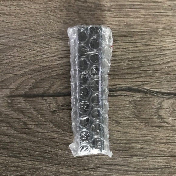 🔴mix and match 2 for $10🔴 Aesthetica Liquid Eyeliner in Black - Picture 2 of 3